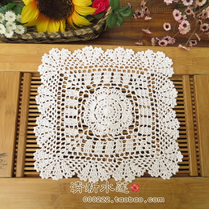 hoa loa kèn nước ngọt làm bằng tay crochet hoa móc dệt bông ren đồ dùng bảng rỗng đệm trang trí nhỏ off-trắng - Khăn trải bàn khăn trải bàn kẻ caro