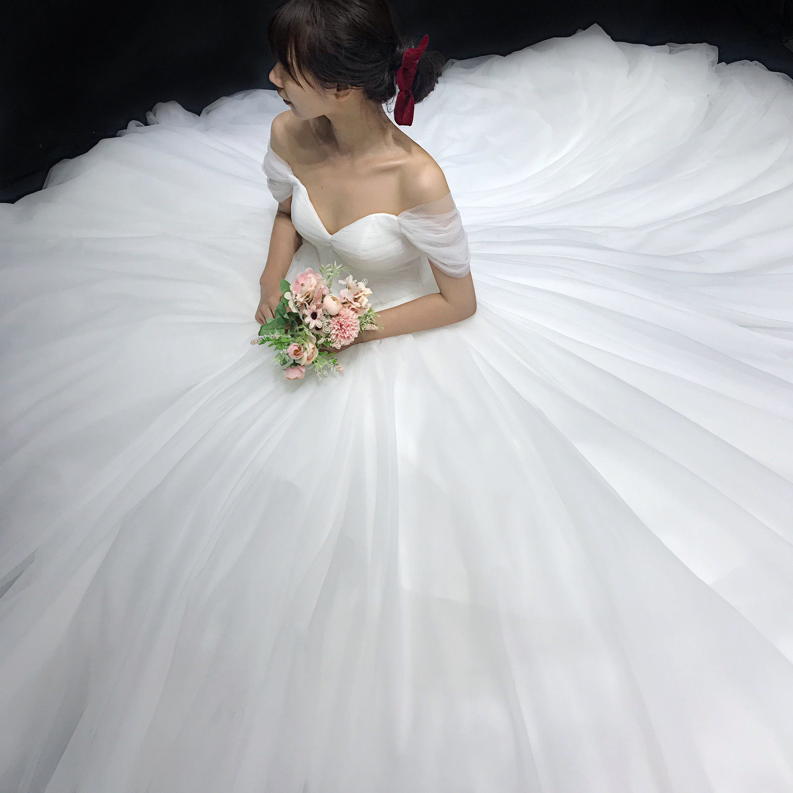 One word shoulder wedding dress is thin and simple tube top pregnant woman large size bride sitting in bed ceremony going out princess fluffy wedding dress girl