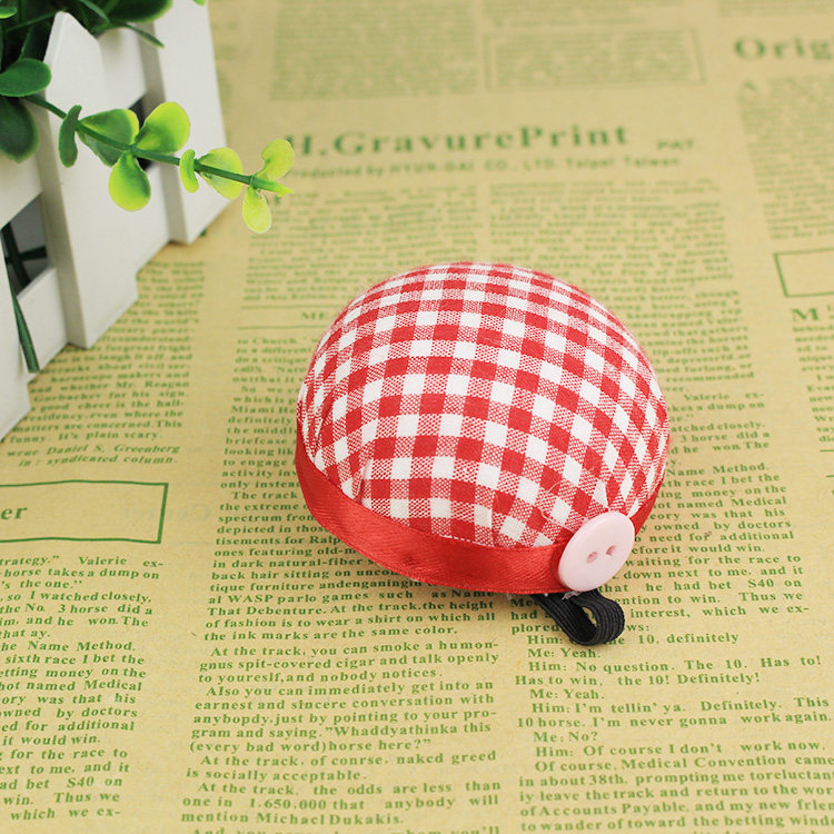 Vertical cutting needle tie needle insert diy small black clip bag Manual small black clip ball to prevent wearing off the needle Wrist insert bag bead needle needle insert bag