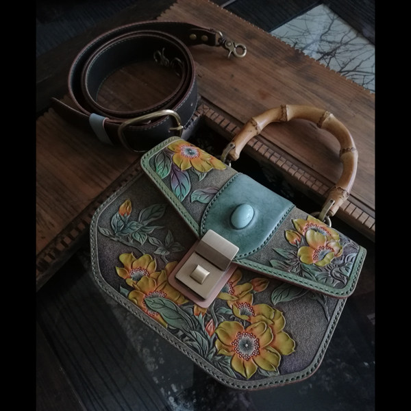 Handmade headlayer Bull Leather Sculpture Flower Colored Drawing to book Bamboo Festival Sea Tang Flowers Inlaid Green Pine Raw Stone Women's Carry Bag Satchel