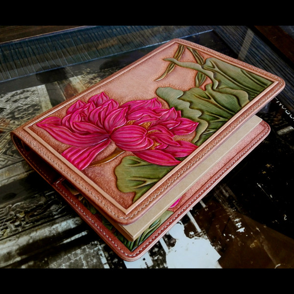 Handmade cow skin girls gift package customize new cow skin carving leather carving painted lotus A5 notebook