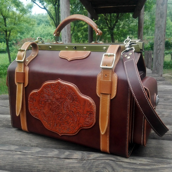 Handmade Genuine Leather Men's Bag Bookbinding Leather Sculpture Kirin Geleston Carrying Bag Satchel Suitcases