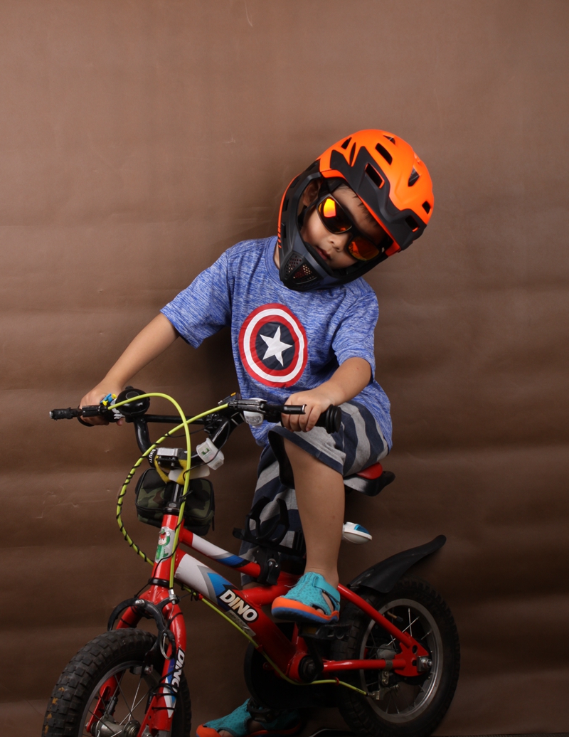 xe thăng bằng bike 8 CYCLINGCOMPANION gửi đồ bảo hộ với ánh sáng trẻ em trượt xe mũ bảo hiểm cân bằng mũ bảo hiểm xe cằm bảo vệ đầy đủ mặt mũ bảo hiểm - Smart Scooter 	xe thăng bằng strider pro