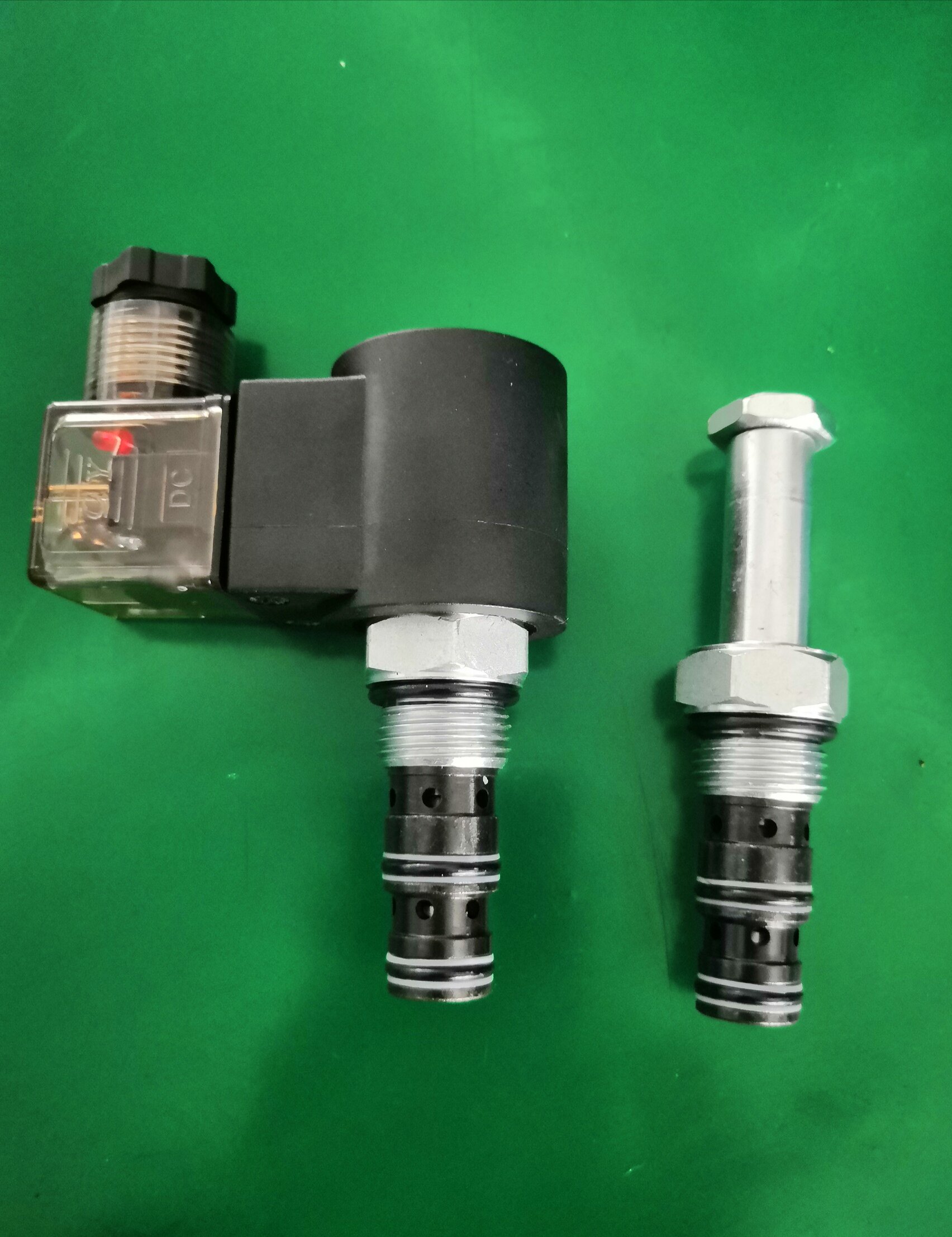DHF08S-230 SV08-3 hydraulic threaded cartridge valve two-position three-way electromagnetic reversing valve hydraulic station