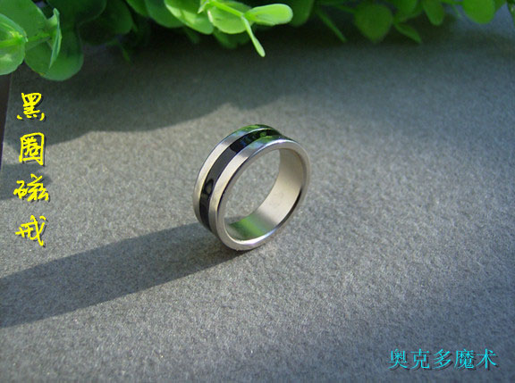 Magic Ring Mạnh mẽ từ tính Nhẫn Bắc Kinh Câu chuyện tình yêu Vòng tròn đen Vòng cổ quà tặng Đạo cụ cận cảnh - Nhẫn nhẫn vàng 24k