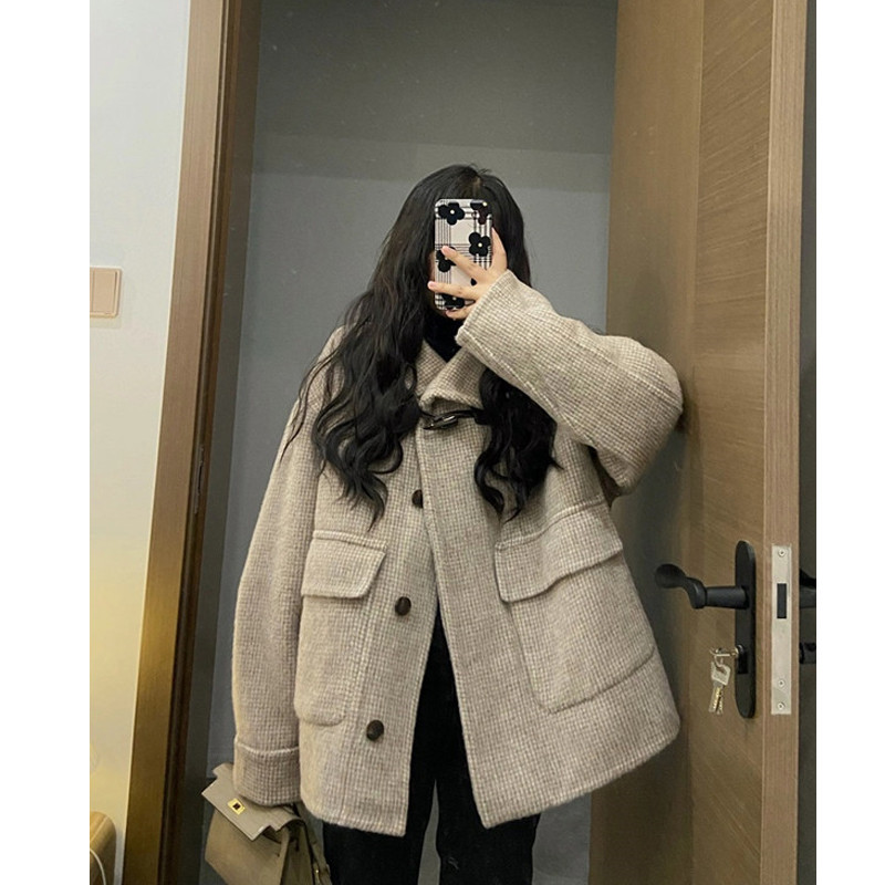Japanese woolen coat women's 2022 winter new small woolen coat short section thickened Hepburn style retro