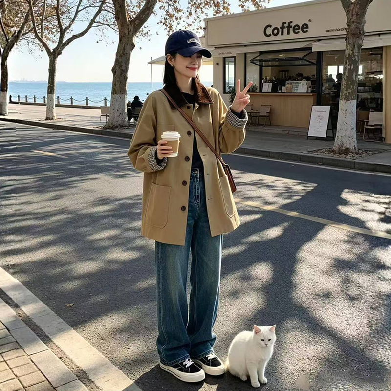 Barn-Style Multi-Pocket Slim-Fit Trench Coat for Women in Khaki, 2026 Autumn New Model, Very Flattering for Petite Figures Barn-Style Multi-Pocket Slim-Fit Trench Coat for Women in Khaki, 2026 Autumn New Model, Very Flattering for Petite Figures
