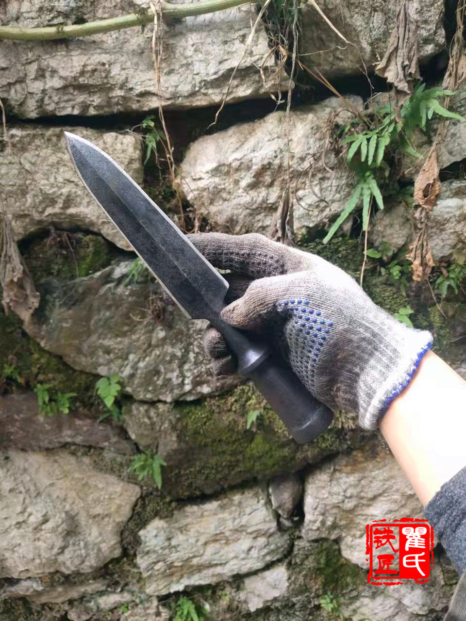 Qu's iron smith small gun and small red and red tassel, small bully gun, and hand-hand-integrated forged martial art apparatus unopened