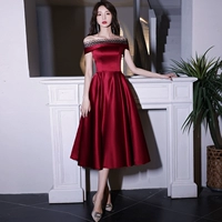 Бордовый, тонкий, длинный, средней длины