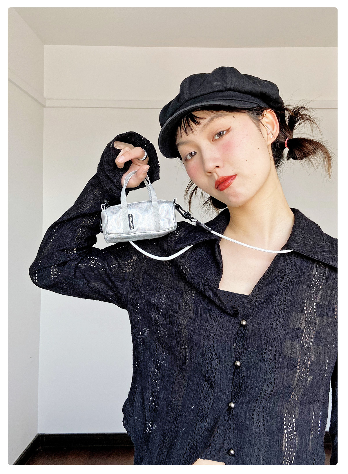 Futuristic metal series mini bag lightweight hanging neck side backpack silver crossbody mobile phone bag fashionable Silver - กระเป๋าแมสเซนเจอร์ - เส้นใยสังเคราะห์ สีเงิน