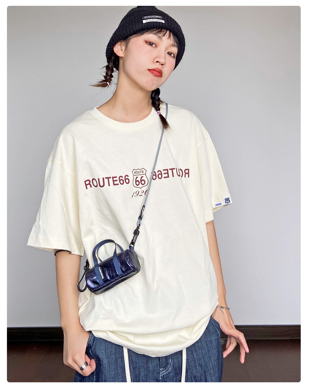 Futuristic metal series mini bag lightweight hanging neck side backpack silver crossbody mobile phone bag fashionable Silver - กระเป๋าแมสเซนเจอร์ - เส้นใยสังเคราะห์ สีเงิน
