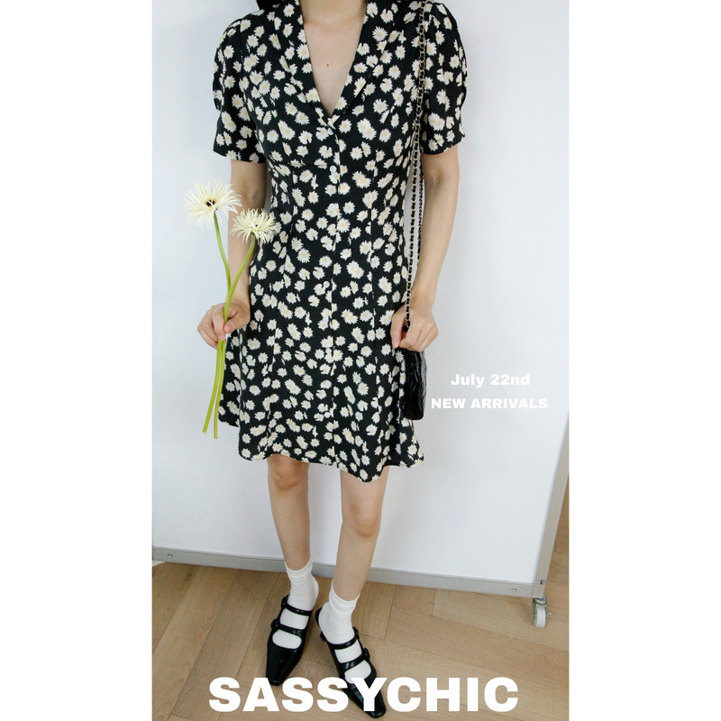 Sasssychic Dada's Plus Size LAOSHU Black Base White Daisy Flower V-Neck Short-Sleeve Dress Sasssychic Dada's Plus Size LAOSHU Black Base White Daisy Flower V-Neck Short-Sleeve Dress