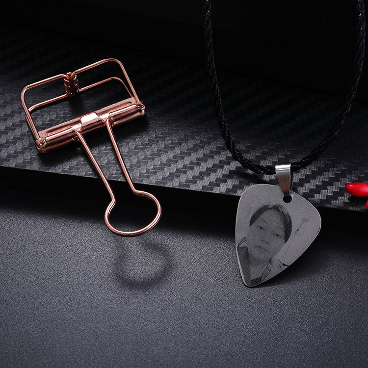 Guitar pick necklace custom lettering female pick net red male pendant rock titanium steel can play electric metal accessories