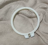 Вышитая вышитая вышивка на вышивную вышивную вышивную смолу молочно -белый наружный диаметр 12 см. Вышивка растяжения