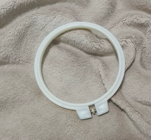 Вышитая вышитая вышивка на вышивную вышивную вышивную смолу молочно -белый наружный диаметр 12 см. Вышивка растяжения