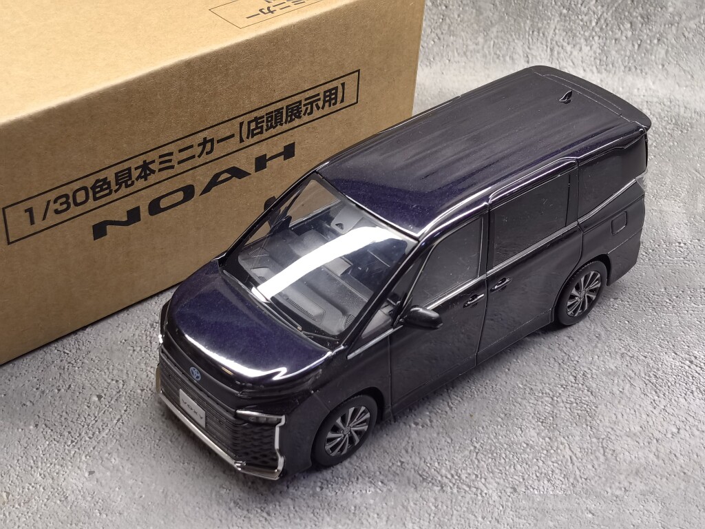 1/30 Toyota NOAH Simulation MPV Alloy Collection Car Model