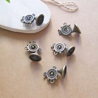 Одна бронзовая трехмерная валторна.