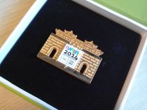 2014南京青奥徽章 官方LOGO发布纪念徽章 玄武门大徽章 限量5000