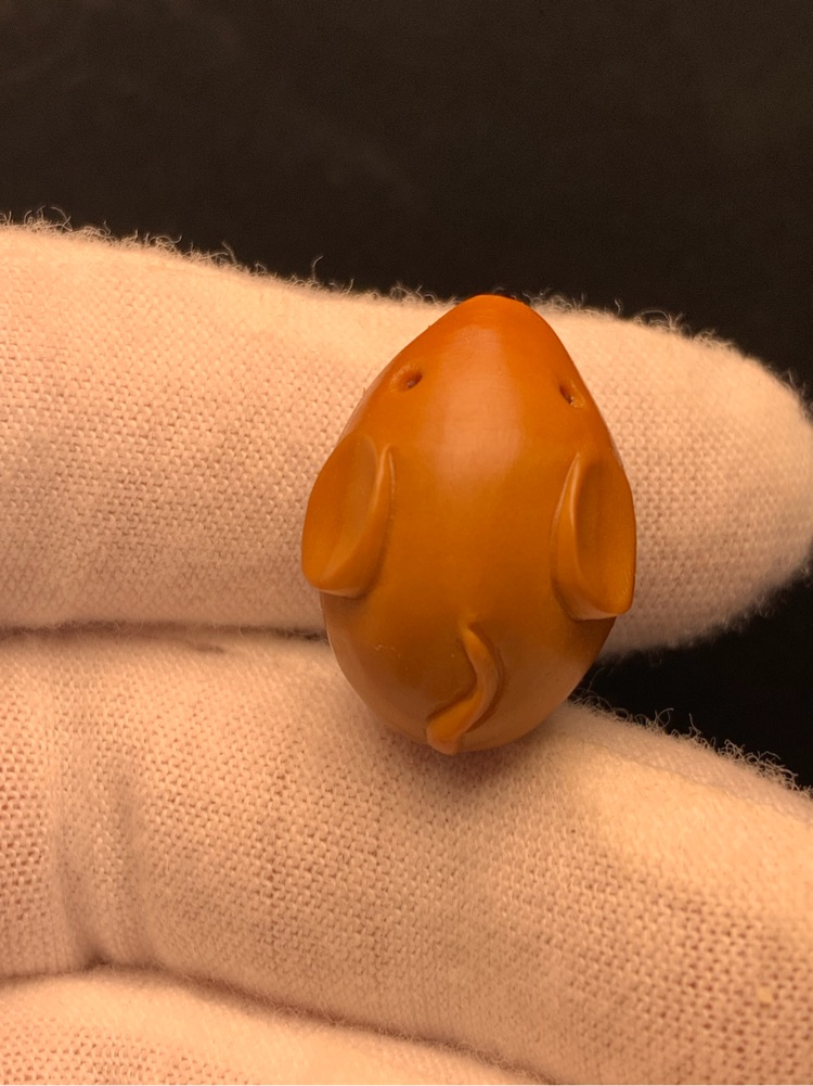 Olive nucleus small mouse plays collection of hand carved single piece of piece keychain