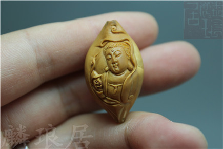 Olive stone carving Guanyin Wenwan collection handmade old material single lotus pendant King Kong Bodhi star and moon accessories