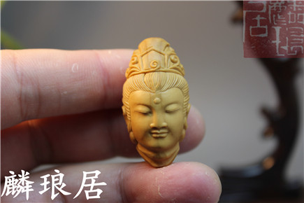 Olive Nuclear engraving Guanyin medias Artisanal Nuclear Sculpture single text Play Pendant Collection Bodice Diamond Accessories