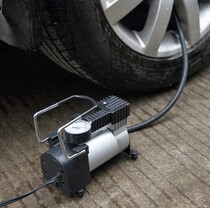 On-board inflator pump car with cheer pump limousine portable electric 12V tire inflator pump emergency inflator