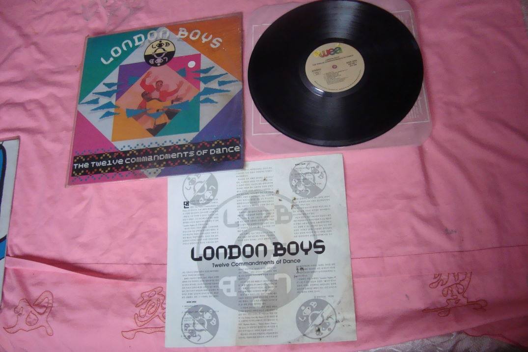 Antique old electric record machine with foreign 33-to-LP black glue record collection of old objects sound like products