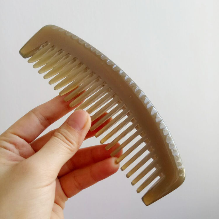 Thickened Old White Buffalo Horn Comb Wide Teeth Coarse Teeth Large Tooth Massage Comb Roll Hair Comb Head Massage Antistatic