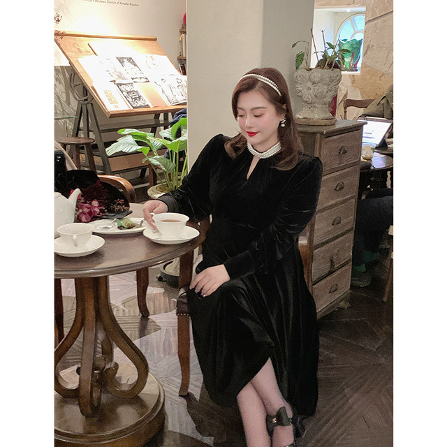 Meaty lady ໄຂມັນເລັກນ້ອຍບວກກັບຂະຫນາດເຄື່ອງນຸ່ງຜູ້ຍິງໄຂມັນ mm2023 ລະດູຫນາວ pearl stand-up collar velvet dress ຍາວພາຍໃນໃສ່