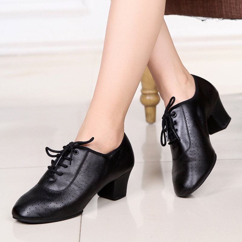 Two-point sole rubber dance Latin dance shoes teacher heel shoes shoes low heel breathable hole dance shoes
