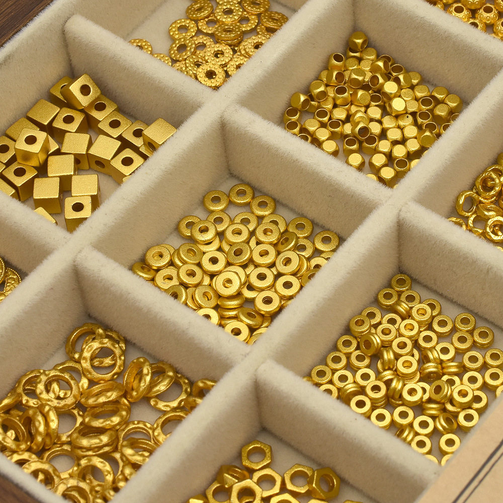 長持ちし、色褪せしにくい銅メッキにアンティークゴールドとゴールドのスペーサービーズ、スペーサー、リング、ビーズジュエリー、ブレスレット、携帯電話チェーン、アクセサリー。