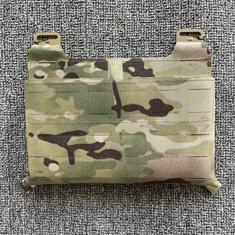 Bolsa táctica para cargadores con solapa frontal estilo canguro