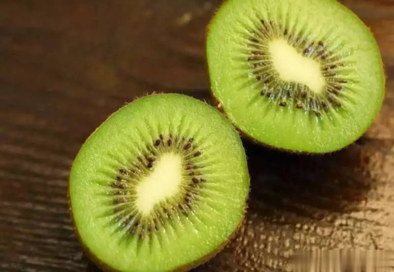 入冬后不论贫富，多吃这5种水果，润肺降燥美容还不上火 