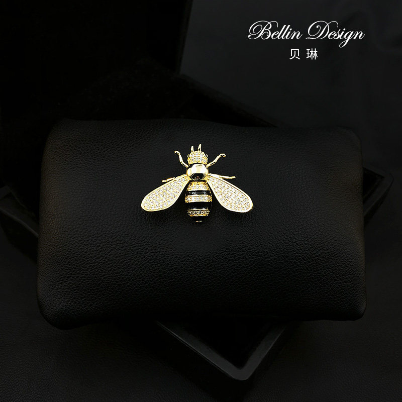 High-end, exquisite little bee brooch for women, versatile, elegant, simple, small insect brooch, cartoon corsage accessory 3516