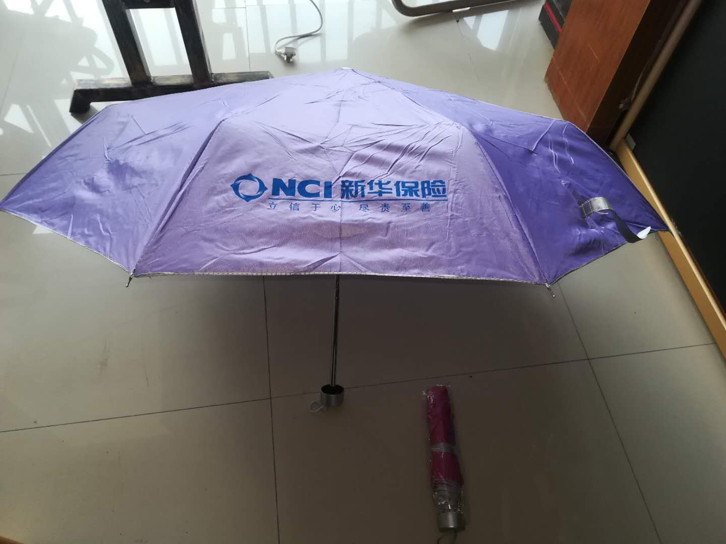Xinhua Life Insurance Umbrella Three Fold 8 Bone Silver Rubber Umbrella Pearlized Umbrella Advertising Umbrella Tekang Insurance Company Gift Umbrella