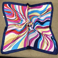 Темно -синяя роза красные голубые желтые полосы