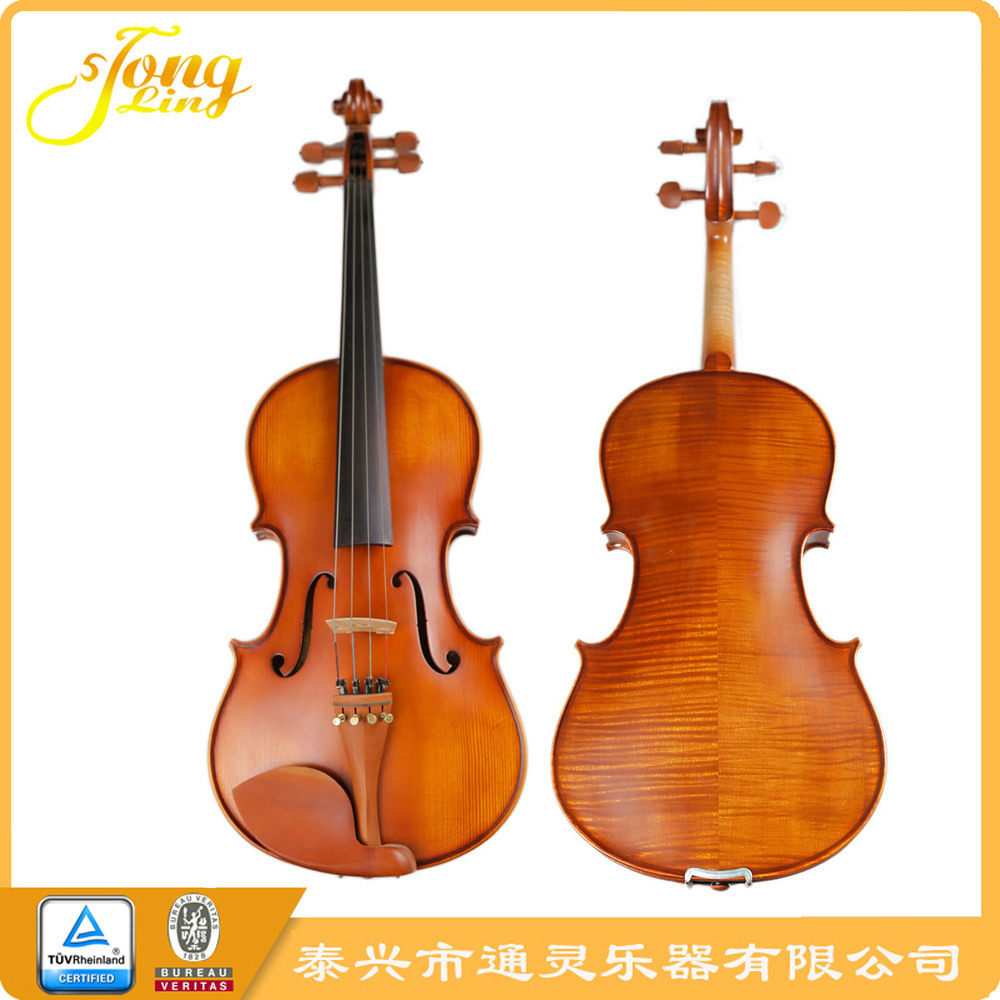 Date wood Uwood configuration through the pantomime and the cello in hand