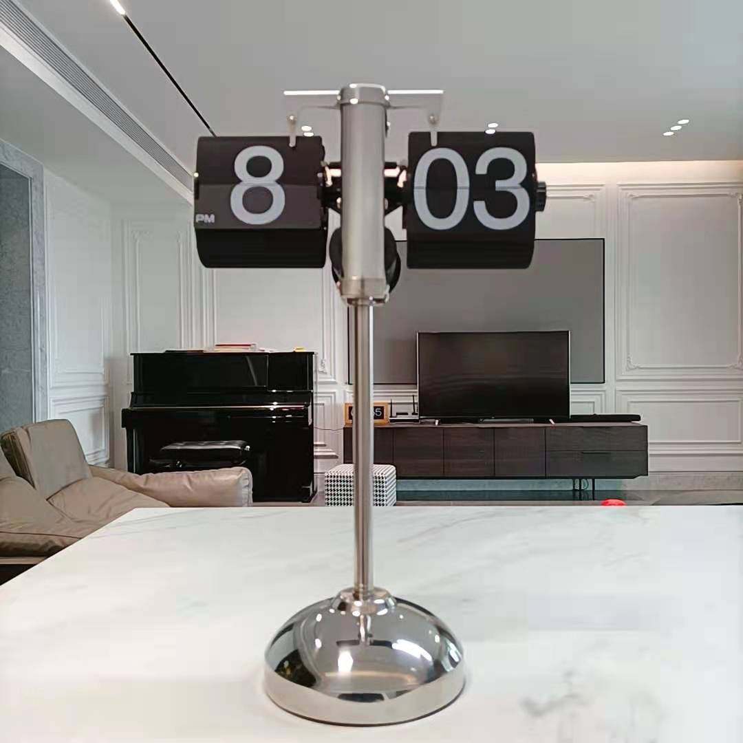 Creative automatic page-turning clock Extendable lever retractable balance clock European-style living room electronic clock Large clock table clock