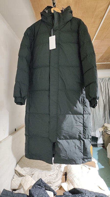 Black down Jacket for Women, Winter Thickened Long Style, Over-The-Knee, Not Bulky, 2026 New Model, Unisex