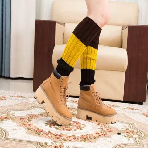 Bộ quần tất màu sắc phù hợp với set đồ nữ mùa đông Hàn Quốc giữ ấm cho bé tất noel