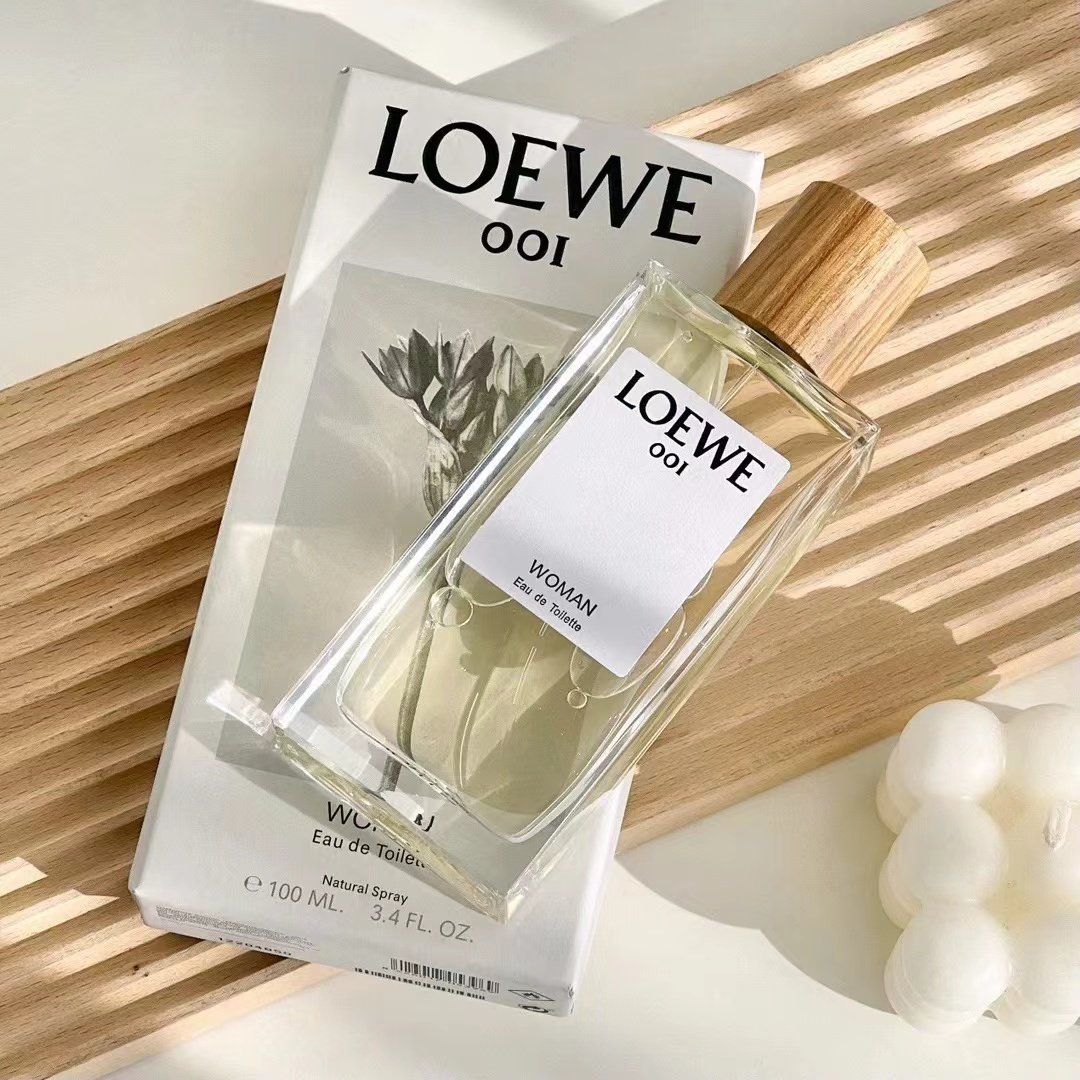 LOEWE罗意威001香水测评｜事后清晨的暧昧余温，木调香也能甜到心尖上