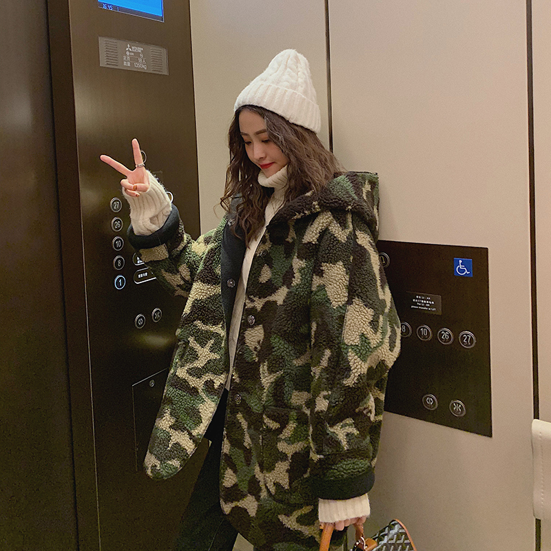 Granular velvet net red lamb coat women's winter new thickened loose medium and long version hooded camouflage top