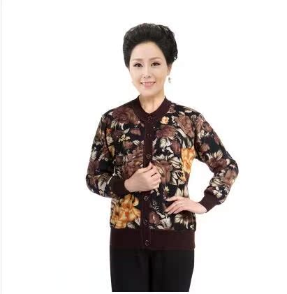 Áo len nữ trung niên và áo len cổ lọ cho người mẫu mùa thu và mùa đông cộng với áo lót nhung dày đầm xòe tuổi trung niên