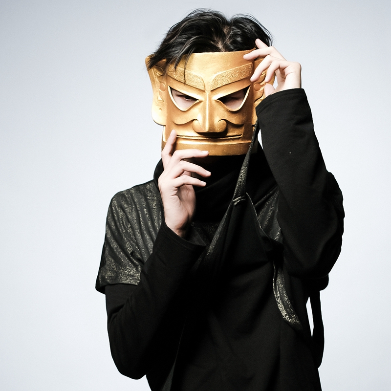 Coattail butterfly Sanxingdui Men's and men's national wind Han uniforms full face with styling stage net red shaking sound 91 Halloween