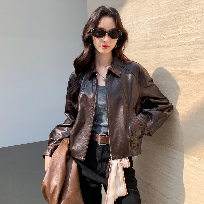 Imported First-Layer Sheepskin Leather Jacket for Women, Short Style, Loose Fit, Casual Fashion, Motorcycle Oil-Waxed Leather Jacket Imported First-Layer Sheepskin Leather Jacket for Women, Short Style, Loose Fit, Casual Fashion, Motorcycle Oil-Waxed Leather Jacket