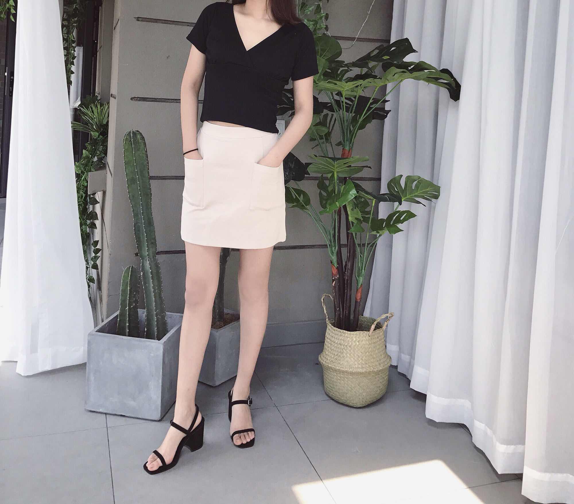 Rất kết cấu một vai A-line váy mới váy nữ mùa hè siêu thoải mái váy màu be ngắn chân váy đuôi cá ngắn