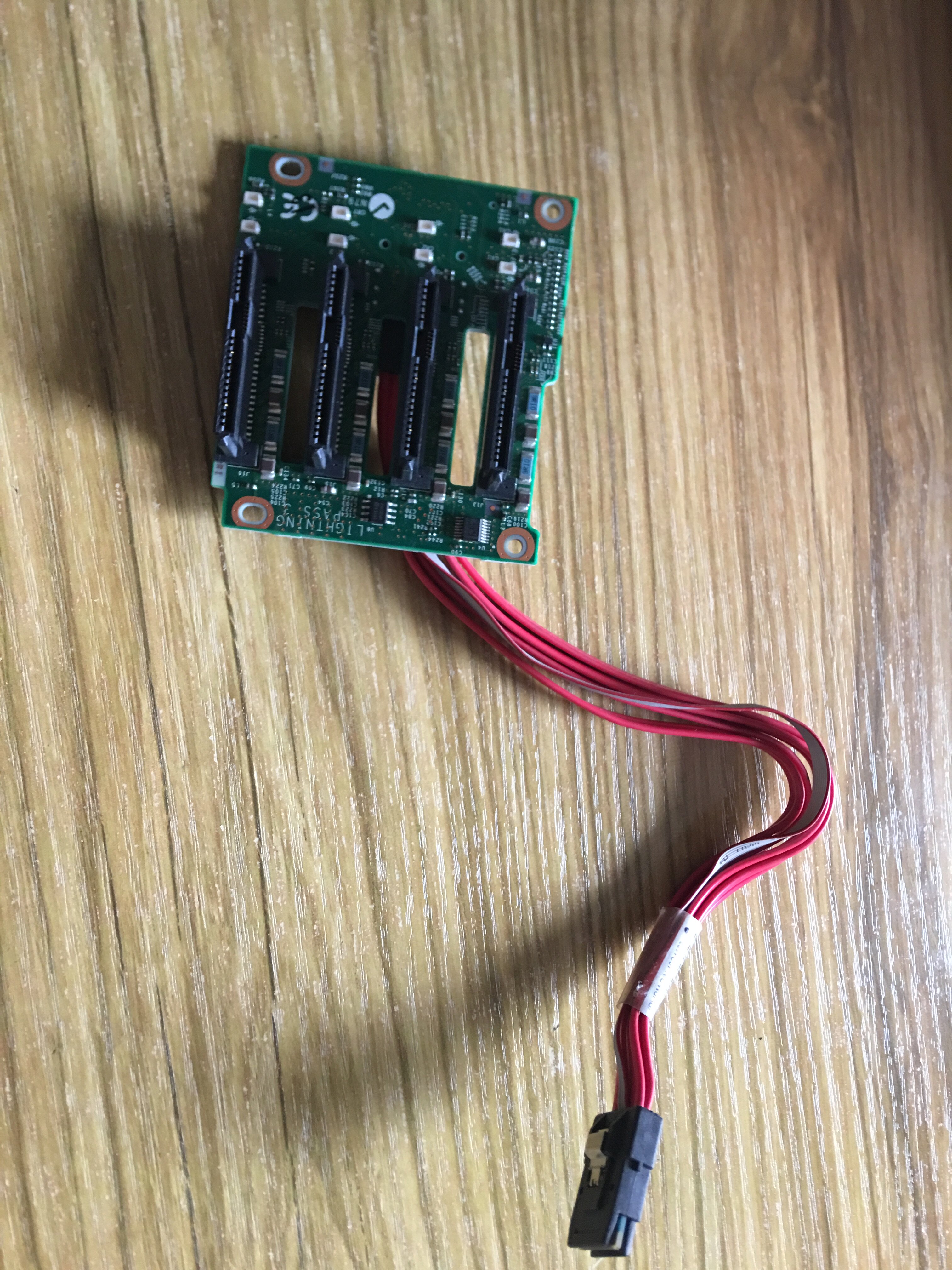 IBM X3850X5 59Y6135 4 Disk Backboard Spot Supply