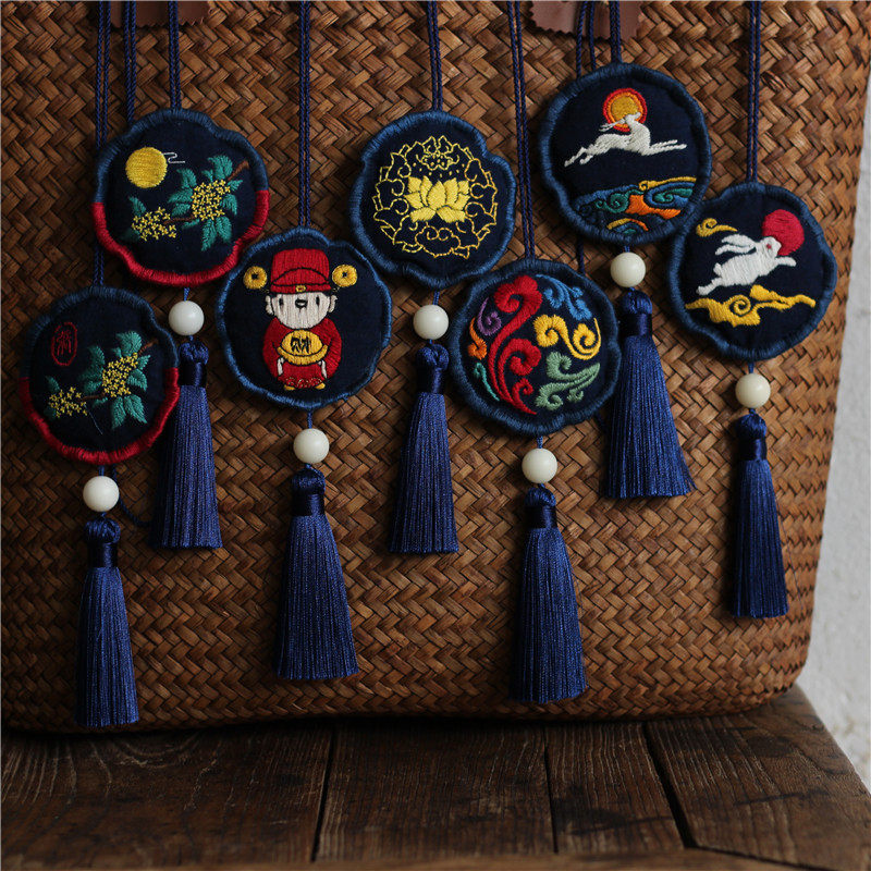 Gamie original mid-autumn afternoon hand for embroidery fragrant sacrilege Diy material bag Ai grass mosquito repellent ancient wind fragrant bag car hanging neck