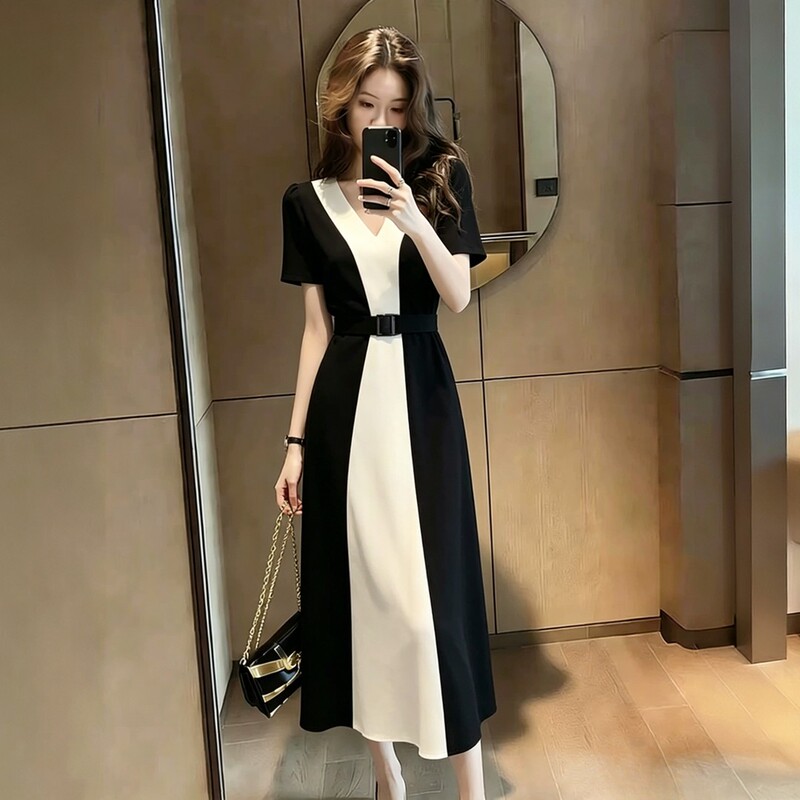 Fat Sister's French-Style Black and White Contrasting Color Dress for Women, Summer V-Neck, Waist-Cinching, Slimming, Elegant, Age-Reducing, Dignified and Elegant Long Dress