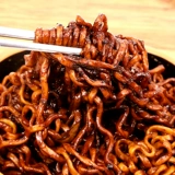 Корейская жареная лапша лапша Трех -жареная жареная лапша соус Аутентичный корейский